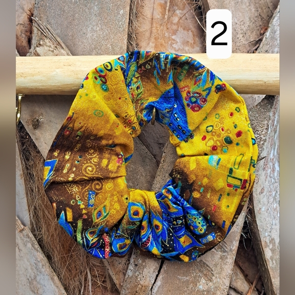 ONE Colorful Scrunchie Blue Cotton Dots Peacock Theme - Picture 3 of 10